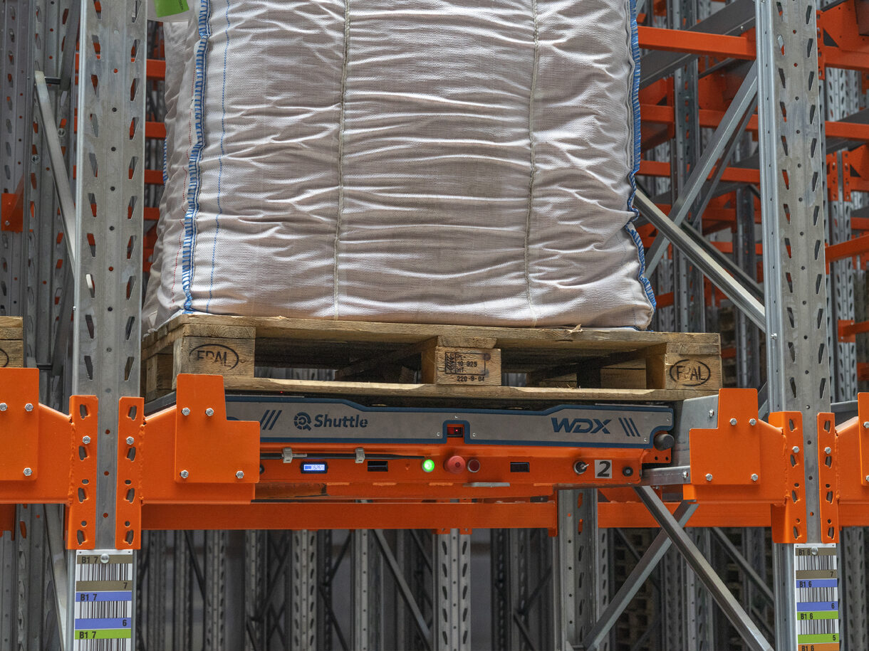 pallet shuttle with load