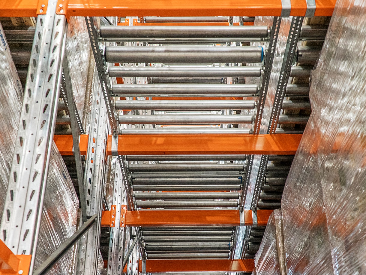 Rollen im Durchlaufregal